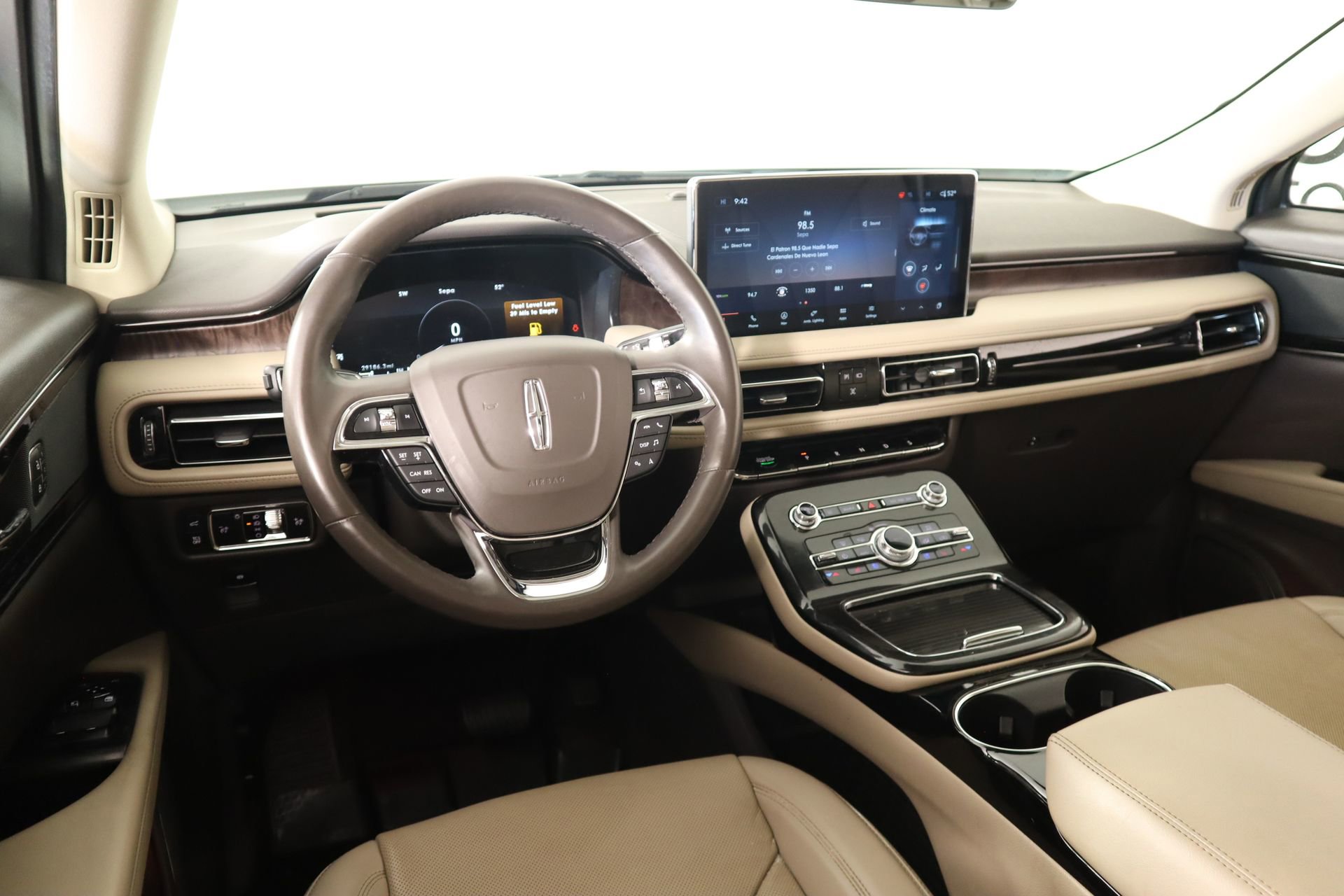 Used 2023 Lincoln Nautilus Reserve image 2