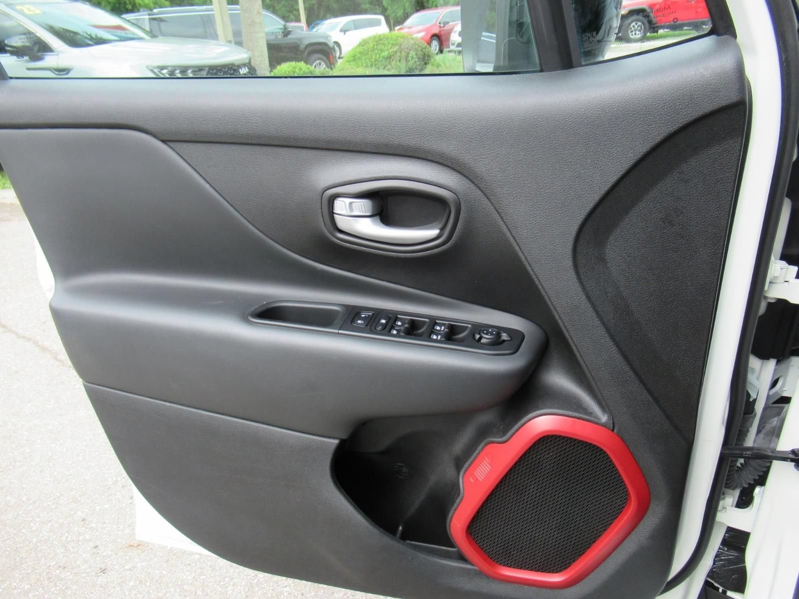 Certified 2023 Jeep Renegade Trailhawk AWD/4WD image 19