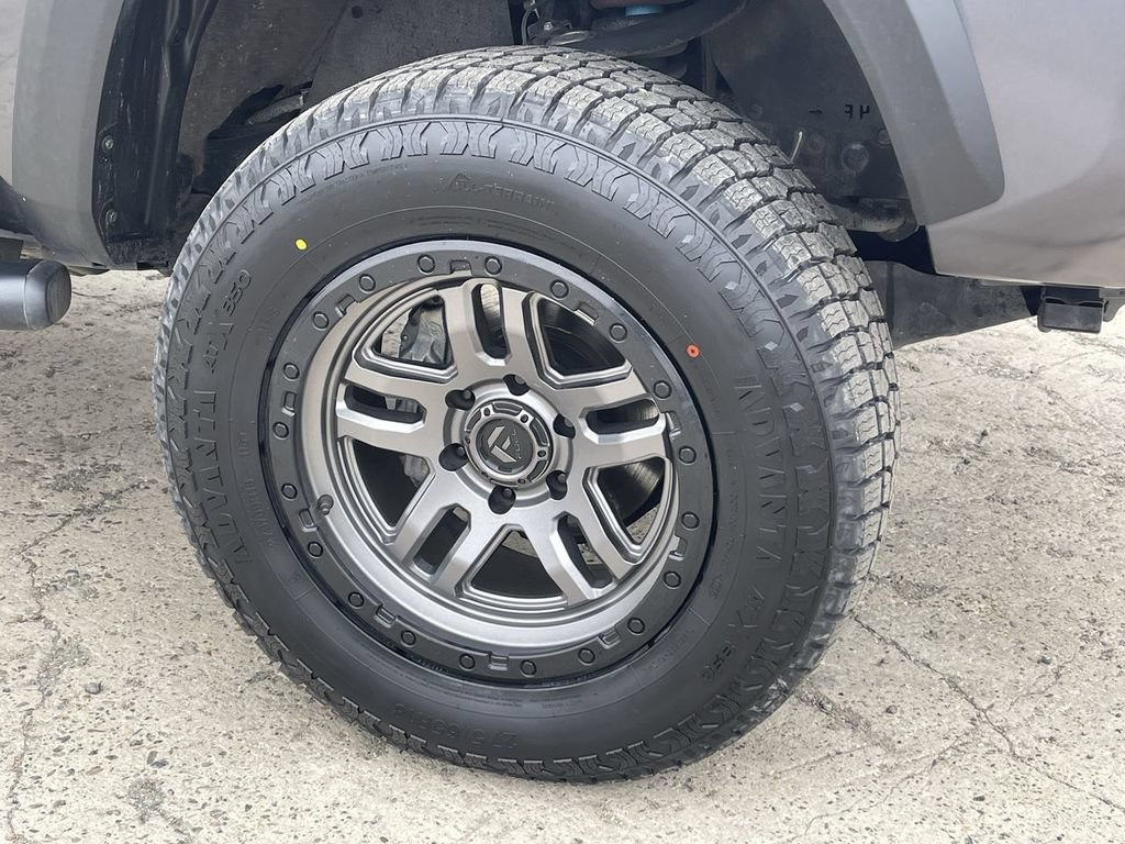 Used 2022 Toyota Tacoma TRD Off-Road w/ Technology Package AWD/4WD image 31