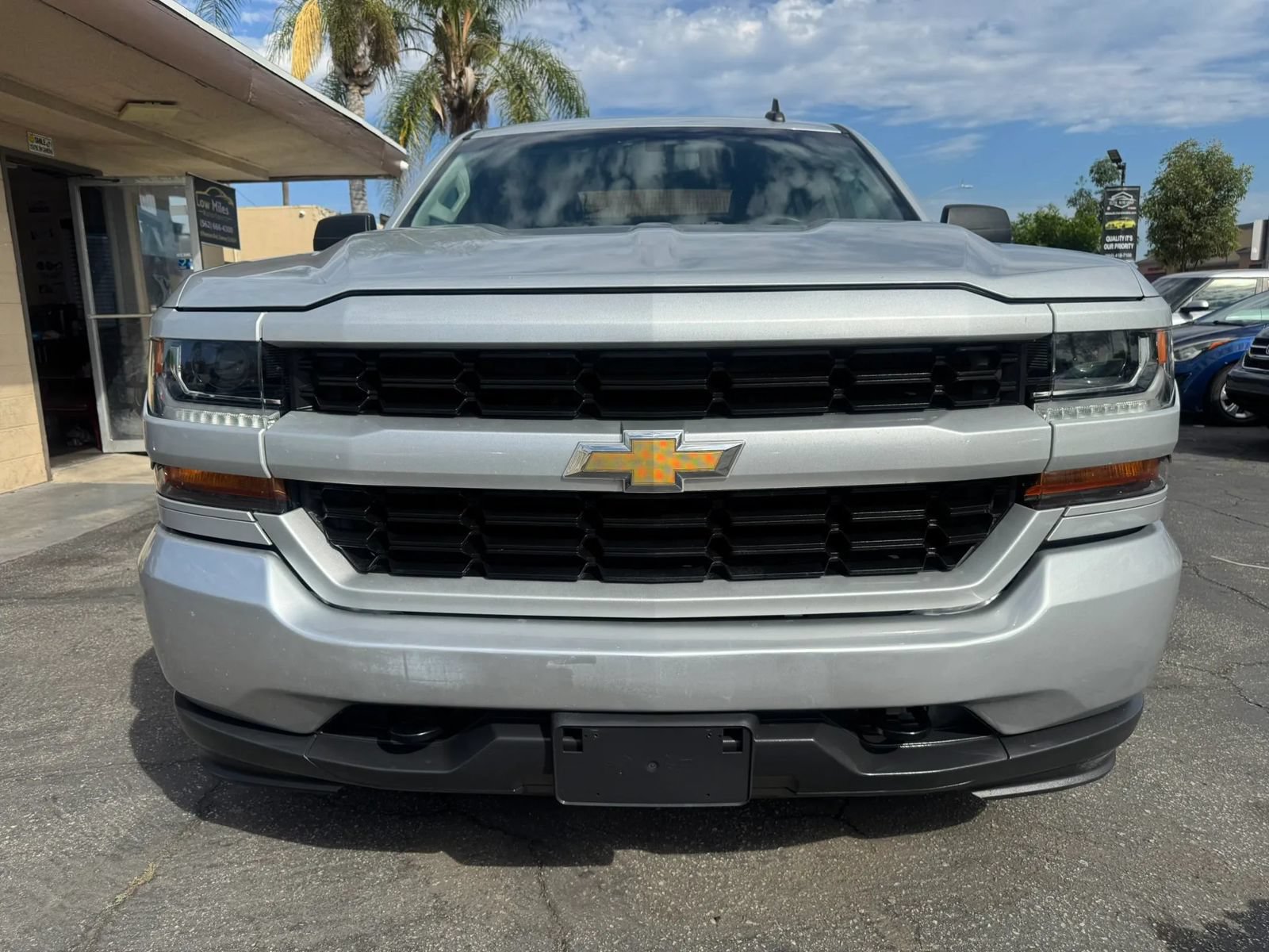 Used 2018 Chevrolet Silverado 1500 Custom w/ Custom Value Package RWD image 3