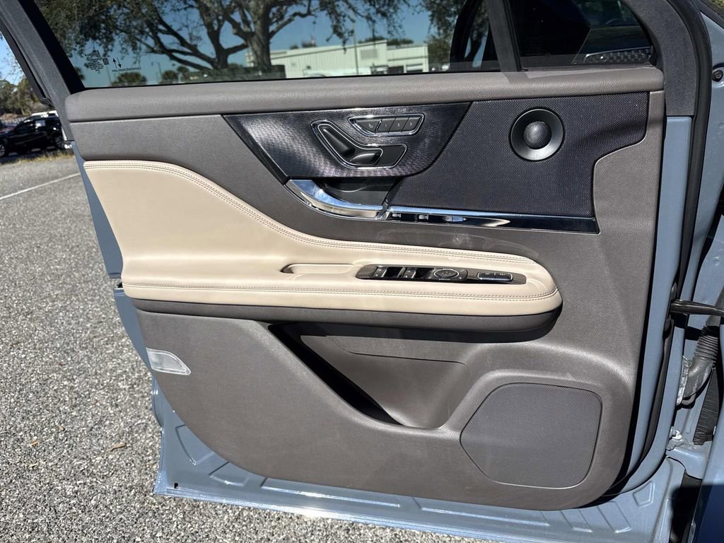 Used 2023 Lincoln Corsair Reserve w/ Equipment Group 202A image 19