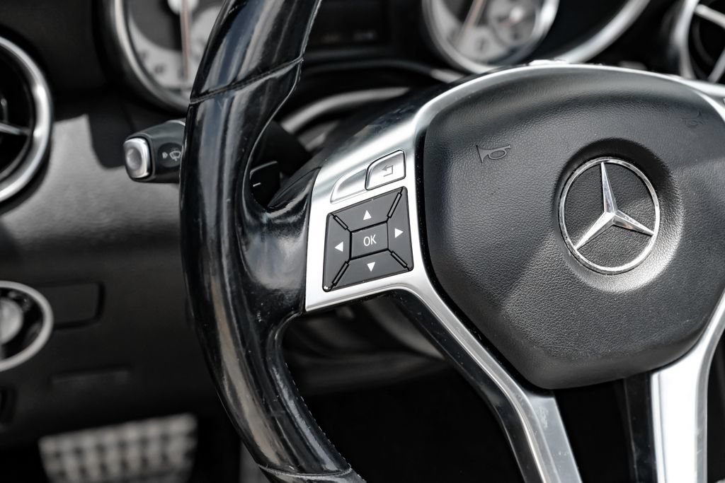 Used 2014 Mercedes-Benz SLK 350 image 13