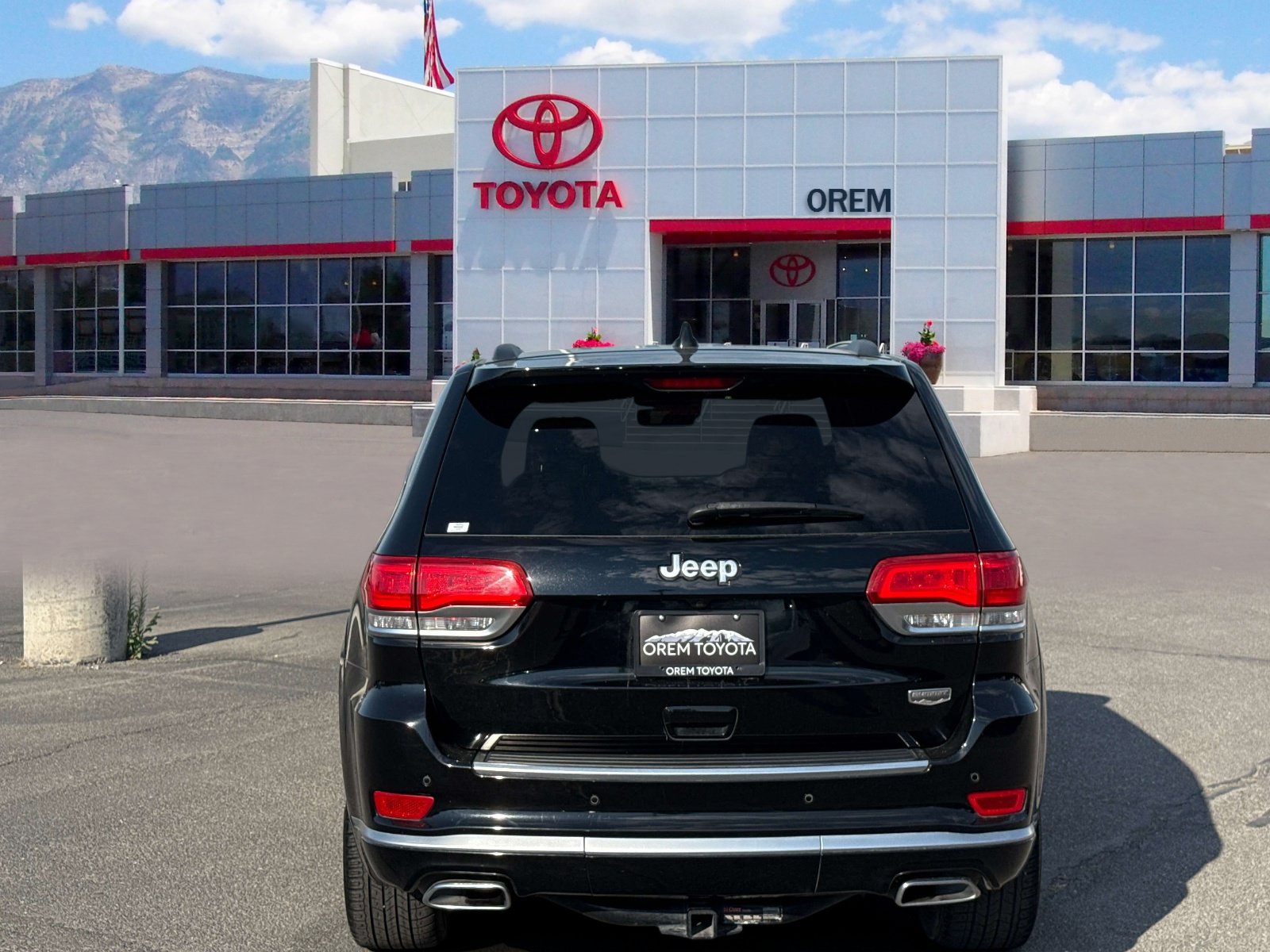 Used 2017 Jeep Grand Cherokee Summit w/ Platinum Series Group RWD image 4