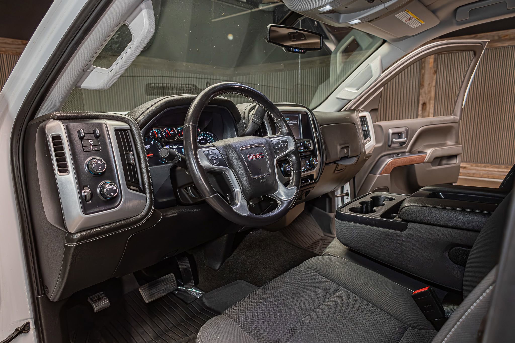 Used 2018 GMC Sierra 2500 SLE w/ Suspension Package, Off-Road AWD/4WD image 15