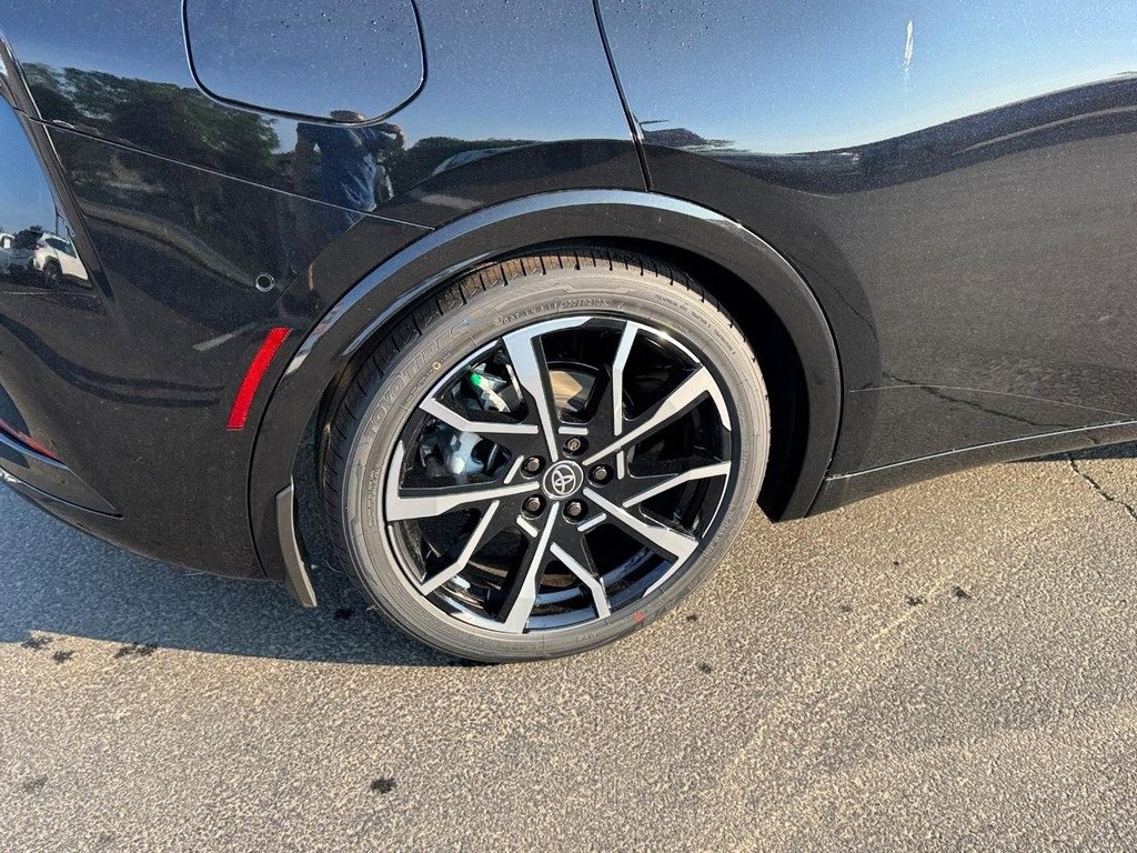 New 2025 Toyota Prius Plug-In Hybrid image 5