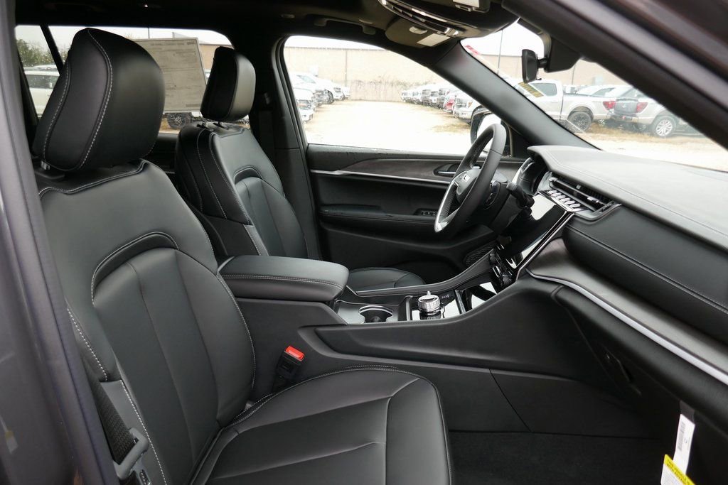 New 2025 Jeep Grand Cherokee L Limited image 9