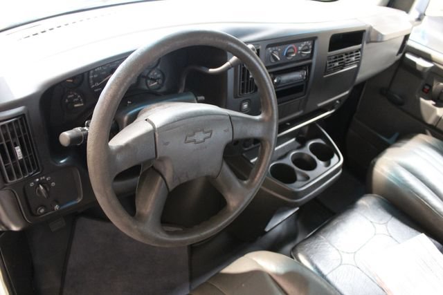 Used 2007 Chevrolet Express 3500 RWD image 18
