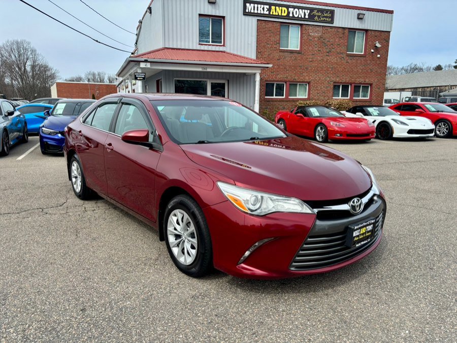 Used 2017 Toyota Camry LE image 3