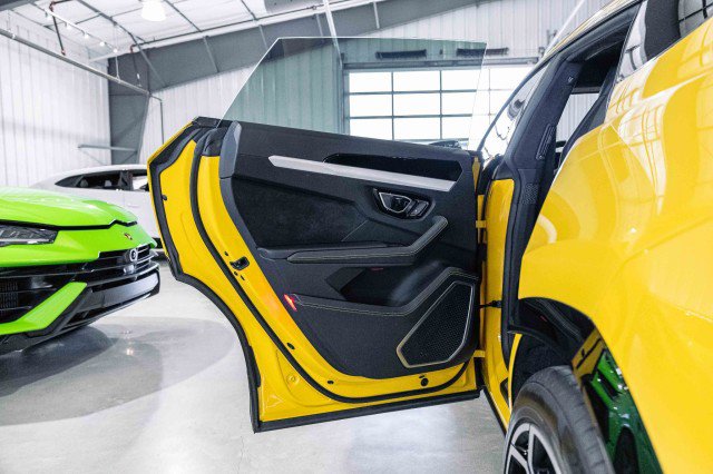 Used 2022 Lamborghini Urus image 11