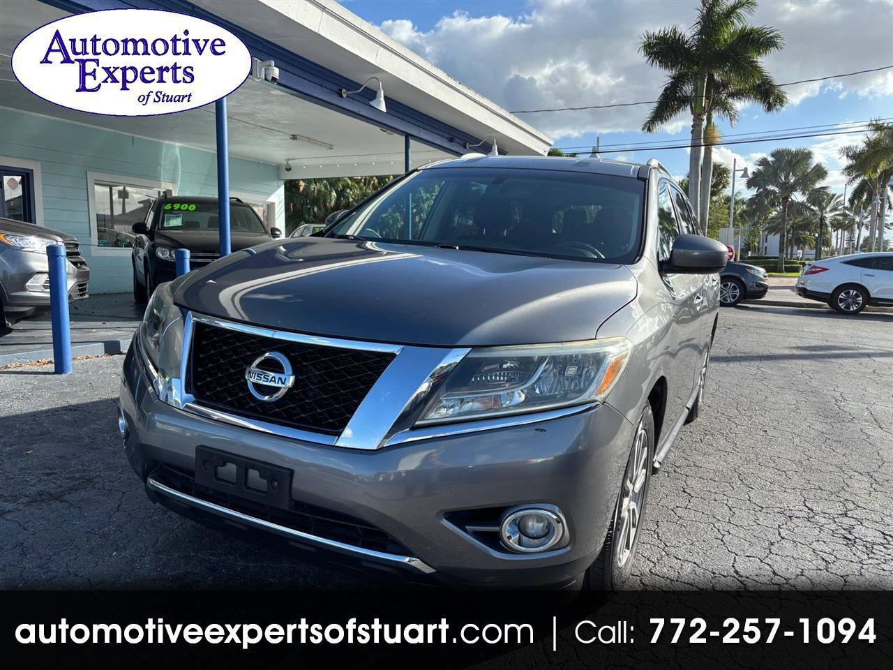 Used 2016 Nissan Pathfinder SV FWD image 1