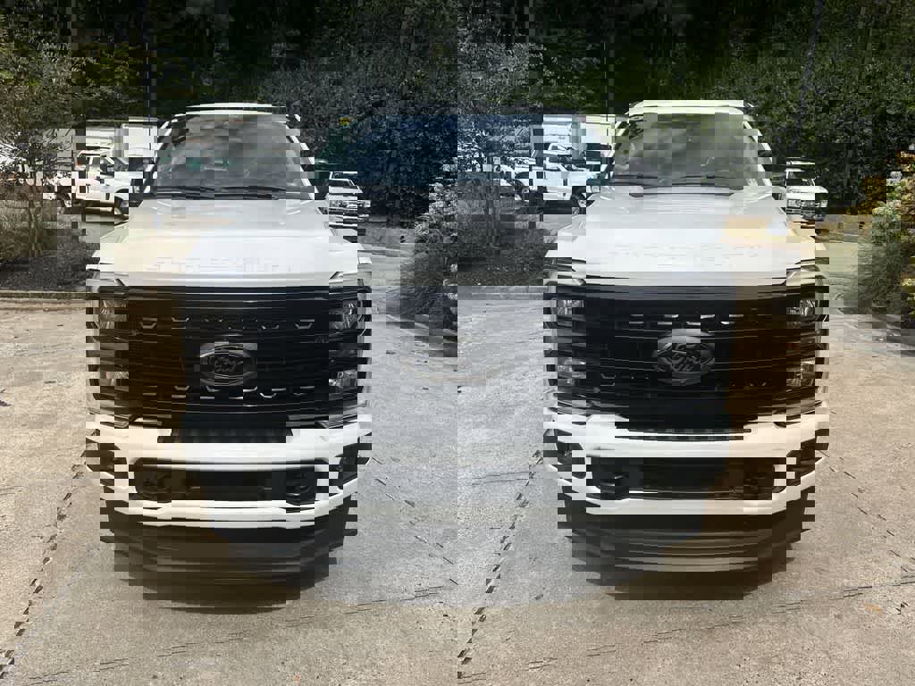 Used 2024 Ford F250 Lariat w/ Black Appearance Package image 3