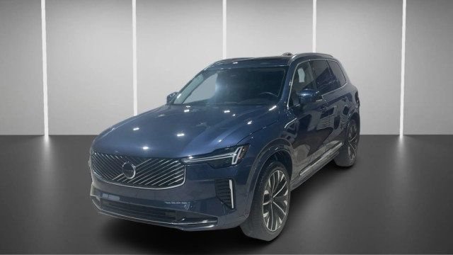 Used 2025 Volvo XC90 B5 Plus AWD/4WD image 15