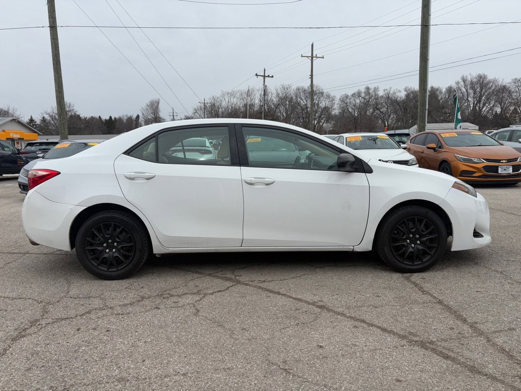 Used 2019 Toyota Corolla LE image 3
