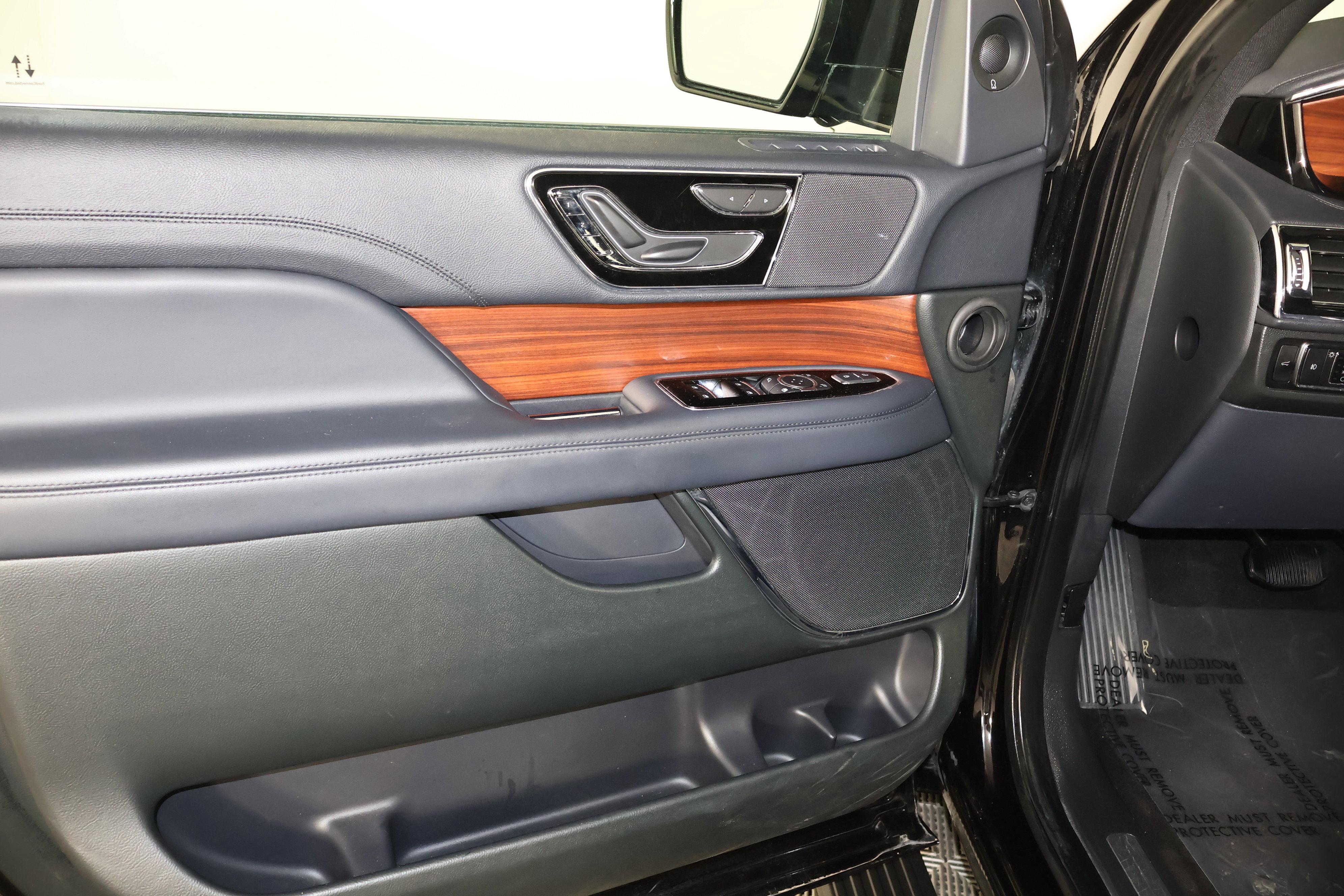 Used 2024 Lincoln Navigator Premiere image 40