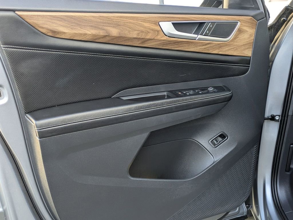 Used 2024 Volkswagen Atlas SE image 11