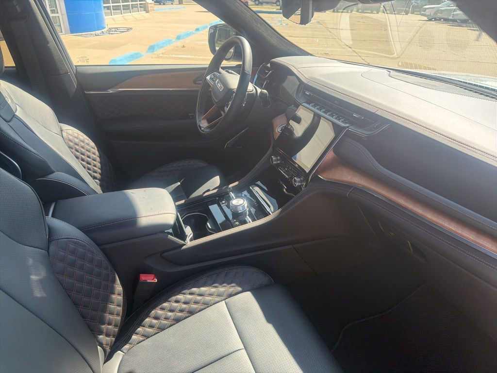 Used 2024 Jeep Grand Cherokee L Summit AWD/4WD image 30