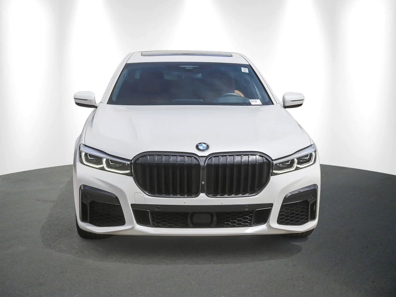 Certified 2022 BMW 750i xDrive w/ Autobahn Package image 2