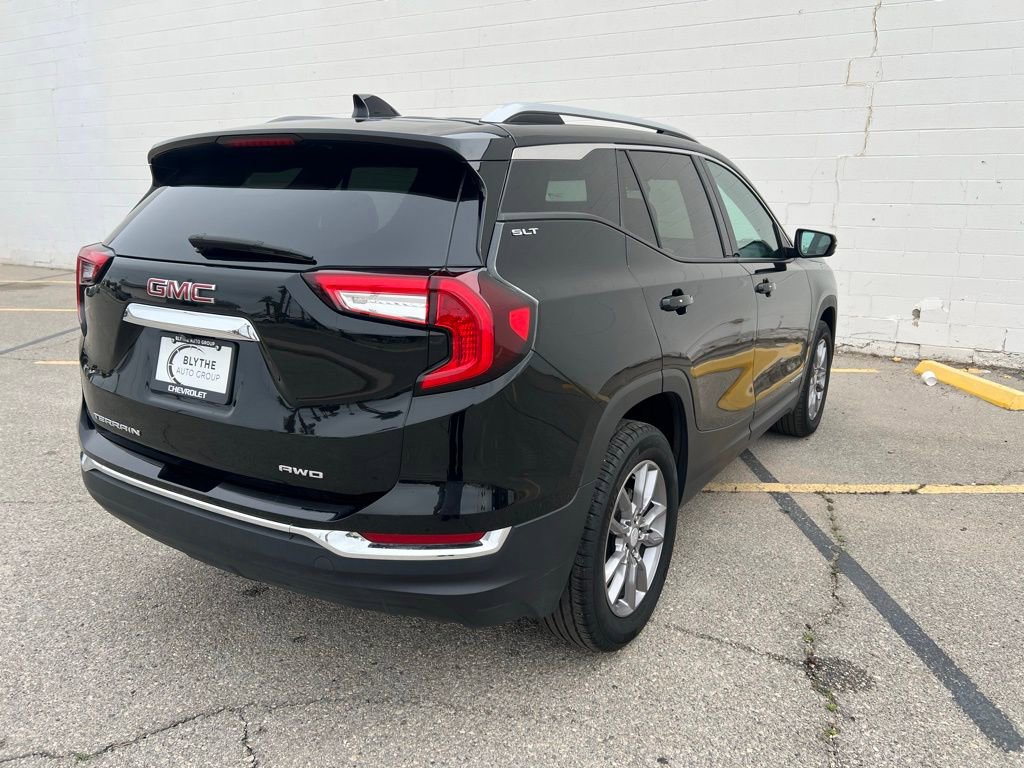Used 2024 GMC Terrain SLT image 5
