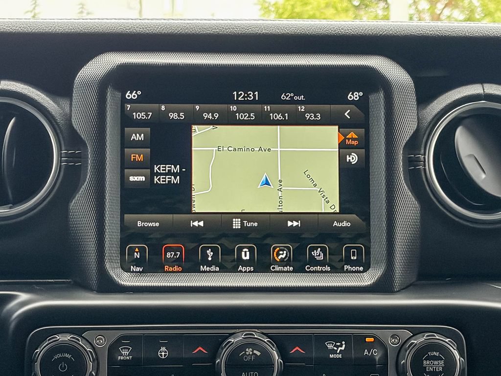 Used 2019 Jeep Wrangler Unlimited Sahara AWD/4WD image 15