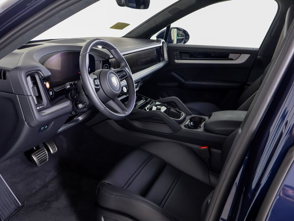 Certified 2026 Porsche Cayenne GTS w/ Technology Package AWD/4WD image 4