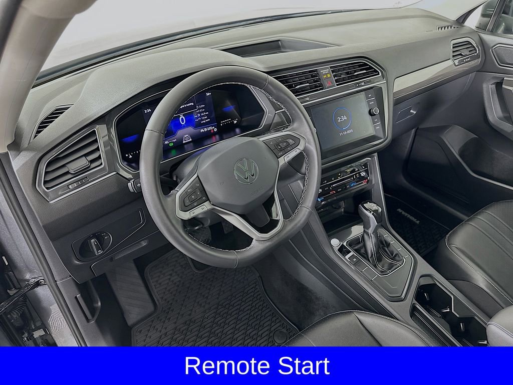Used 2024 Volkswagen Tiguan SE w/ Panoramic Sunroof Package image 6