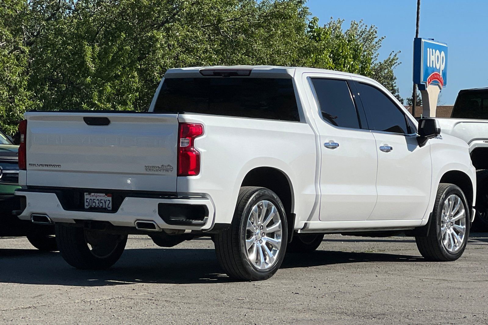 Used 2020 Chevrolet Silverado 1500 High Country w/ Technology Package image 4