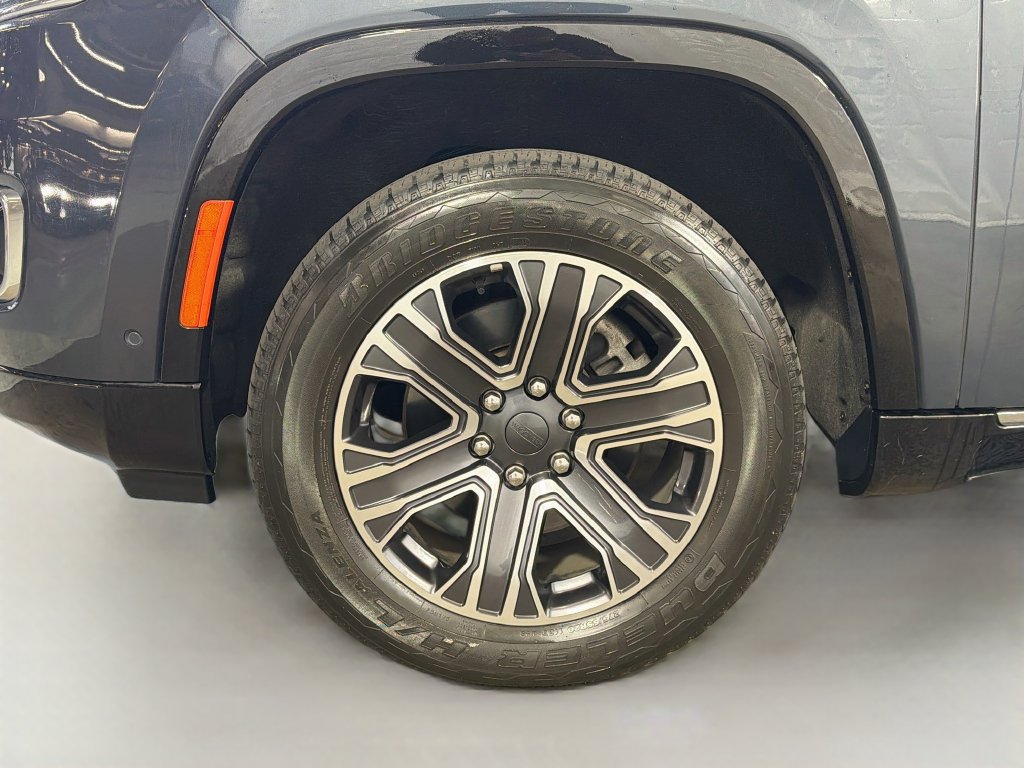 Used 2023 Jeep Wagoneer 4WD w/ Premium Group I image 35