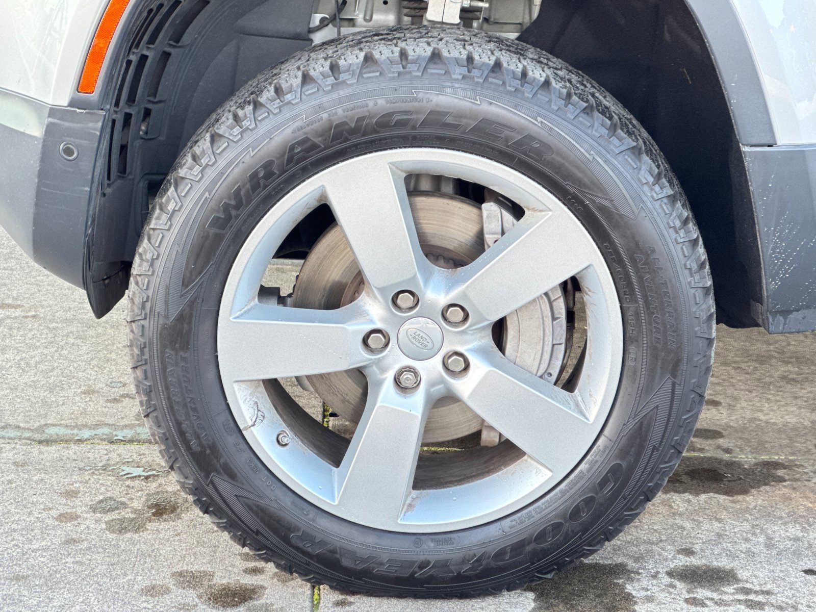 Used 2020 Land Rover Defender 110 First Edition image 25