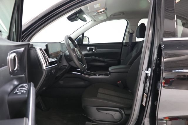 Used 2025 Kia Sorento LX FWD image 17