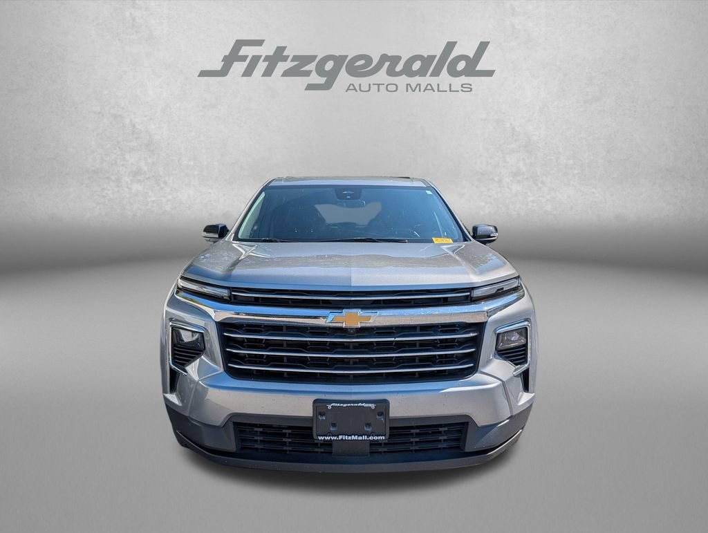 Used 2024 Chevrolet Traverse LT FWD image 2