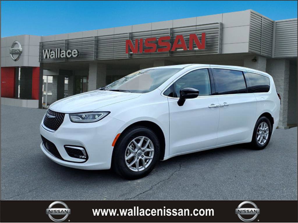 Used 2024 Chrysler Pacifica Touring-L image 1