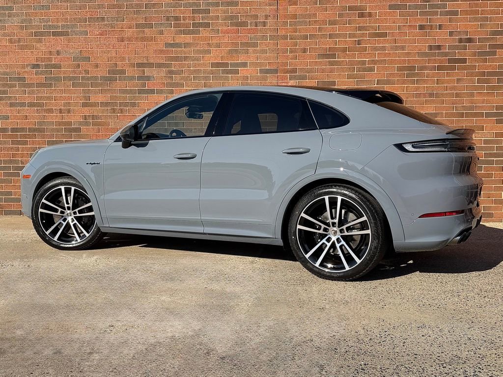 New 2026 Porsche Cayenne Turbo AWD/4WD image 3