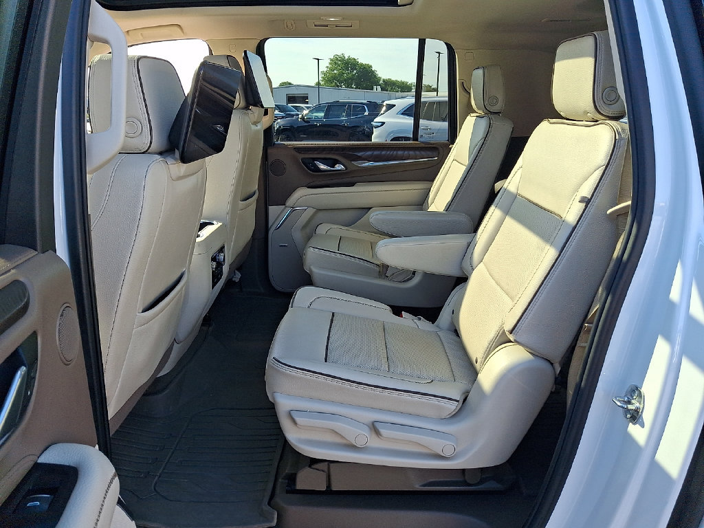Used 2023 GMC Yukon XL Denali w/ Denali Reserve Package AWD/4WD image 11