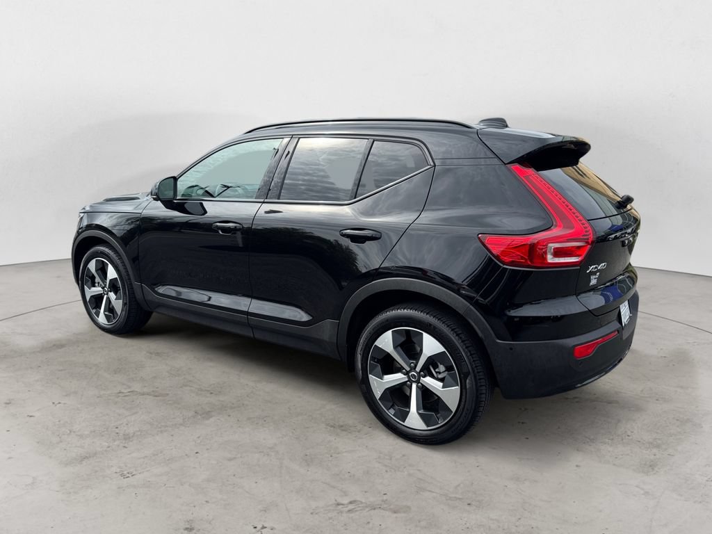 Certified 2026 Volvo XC40 B5 Plus AWD/4WD image 4