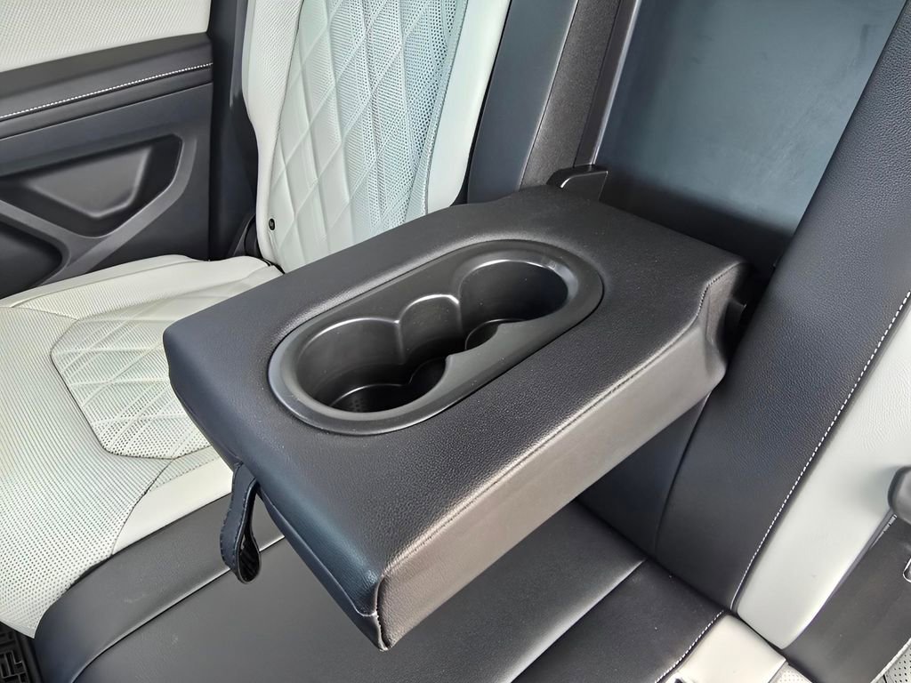 Used 2025 Volkswagen Atlas Cross Sport SEL Premium R-Line image 29