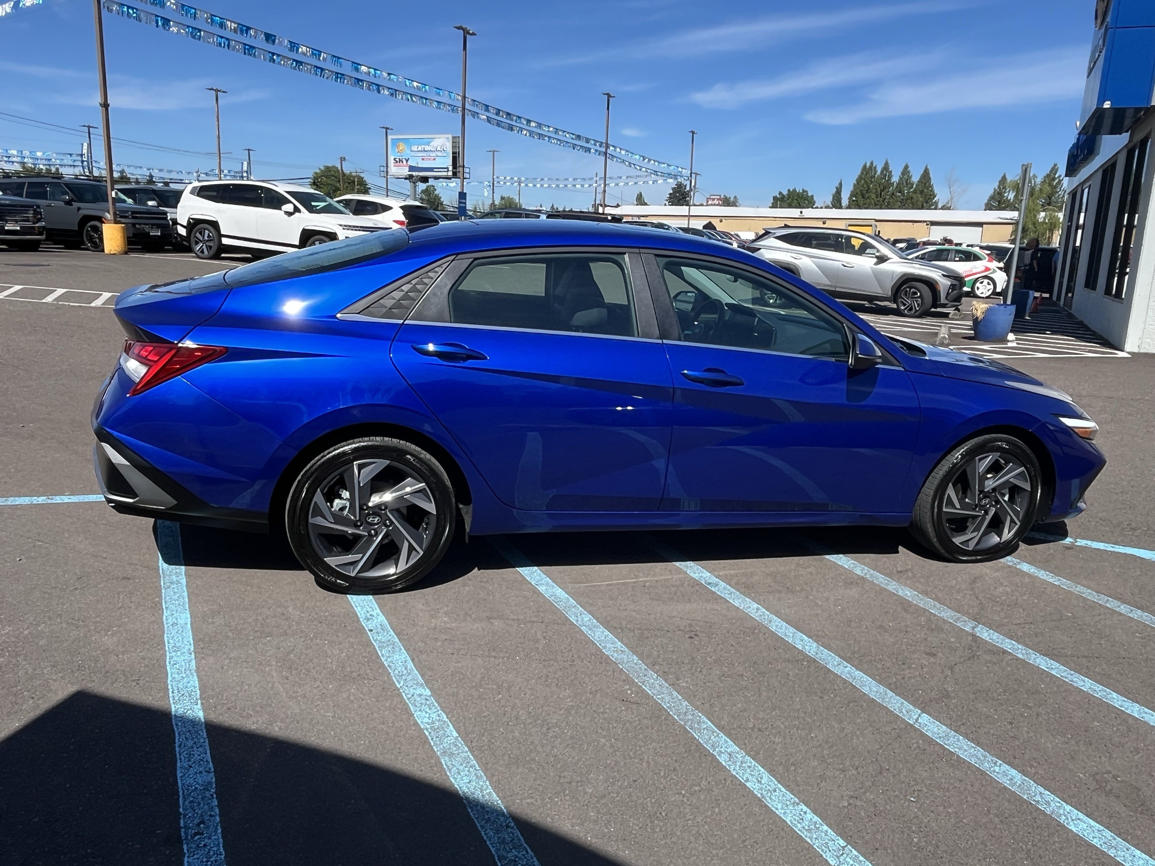 Certified 2025 Hyundai Elantra Limited FWD image 6
