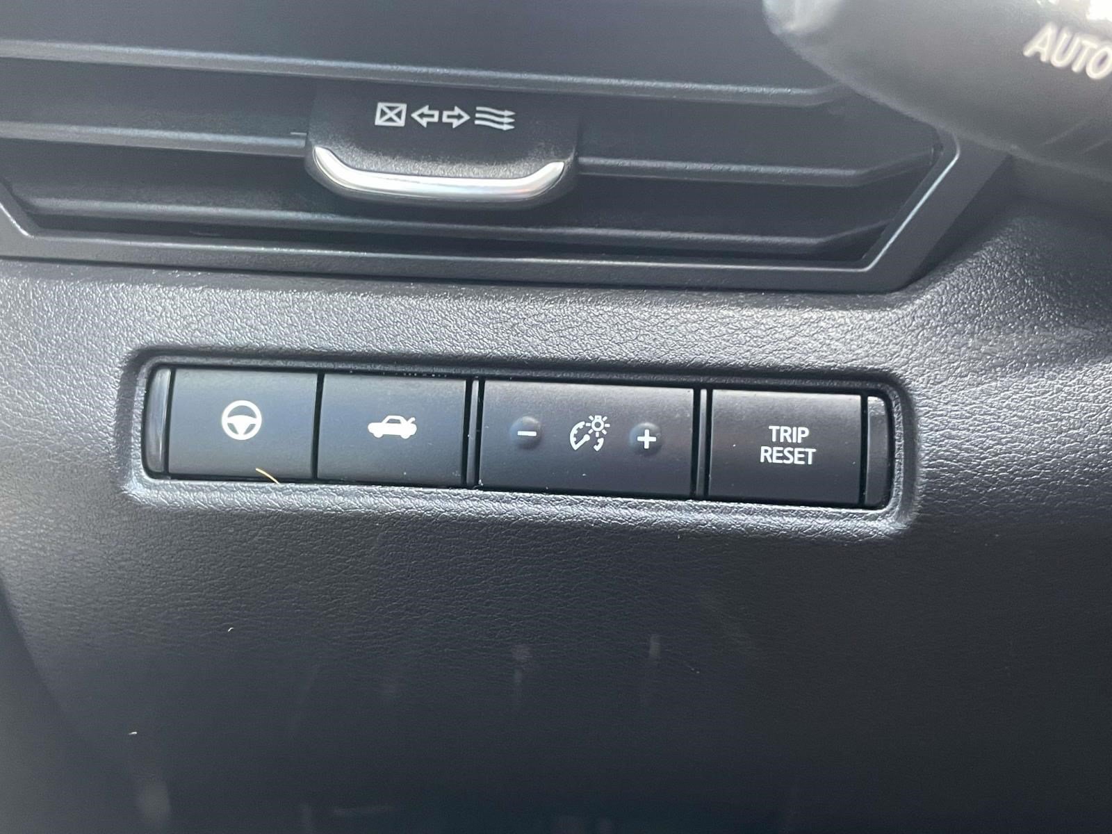 Used 2023 Nissan Altima 2.0 SR FWD image 18
