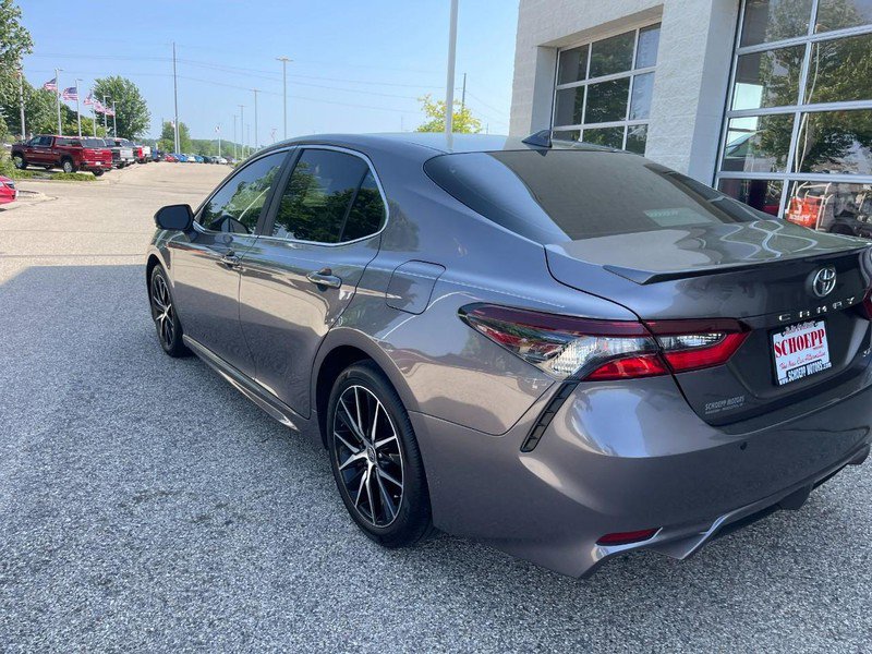 Used 2024 Toyota Camry SE image 4