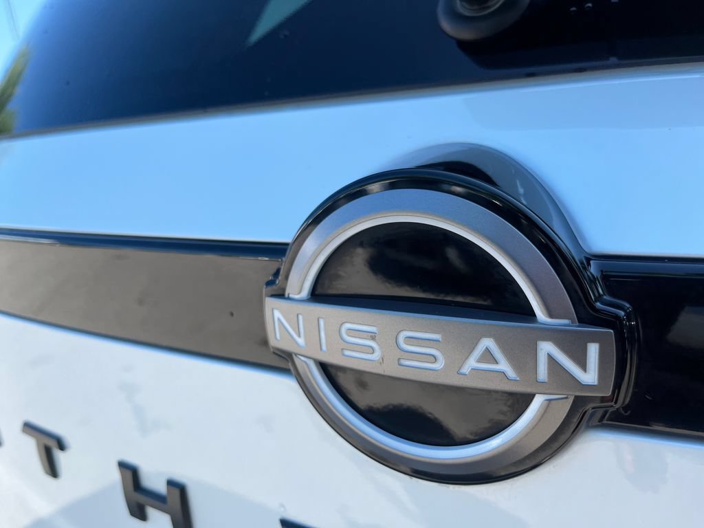 Used 2025 Nissan Pathfinder Platinum FWD image 42