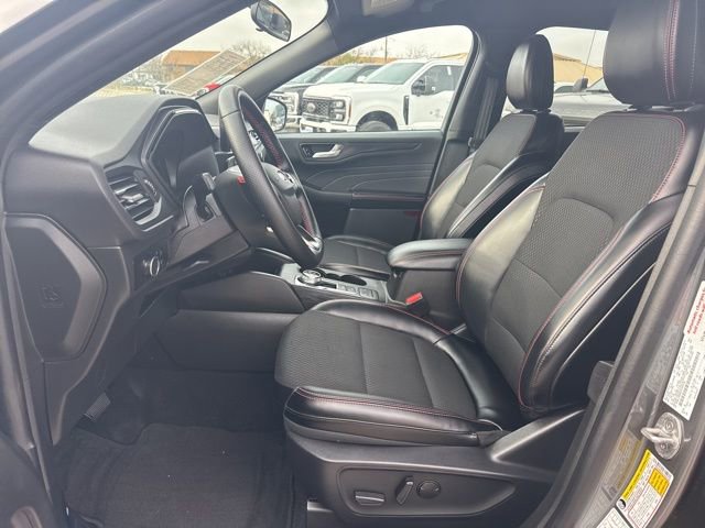 Used 2025 Ford Escape ST-Line image 2