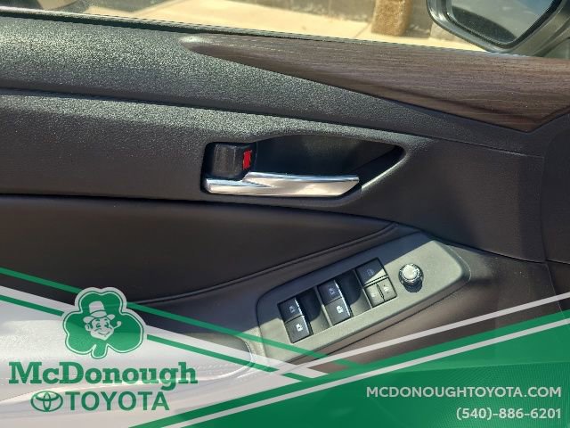 Used 2022 Toyota Avalon XLE FWD image 10