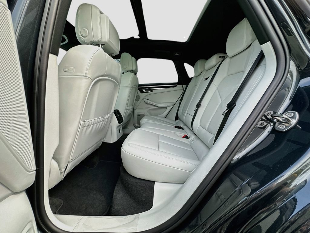 New 2026 Porsche Macan AWD/4WD image 24