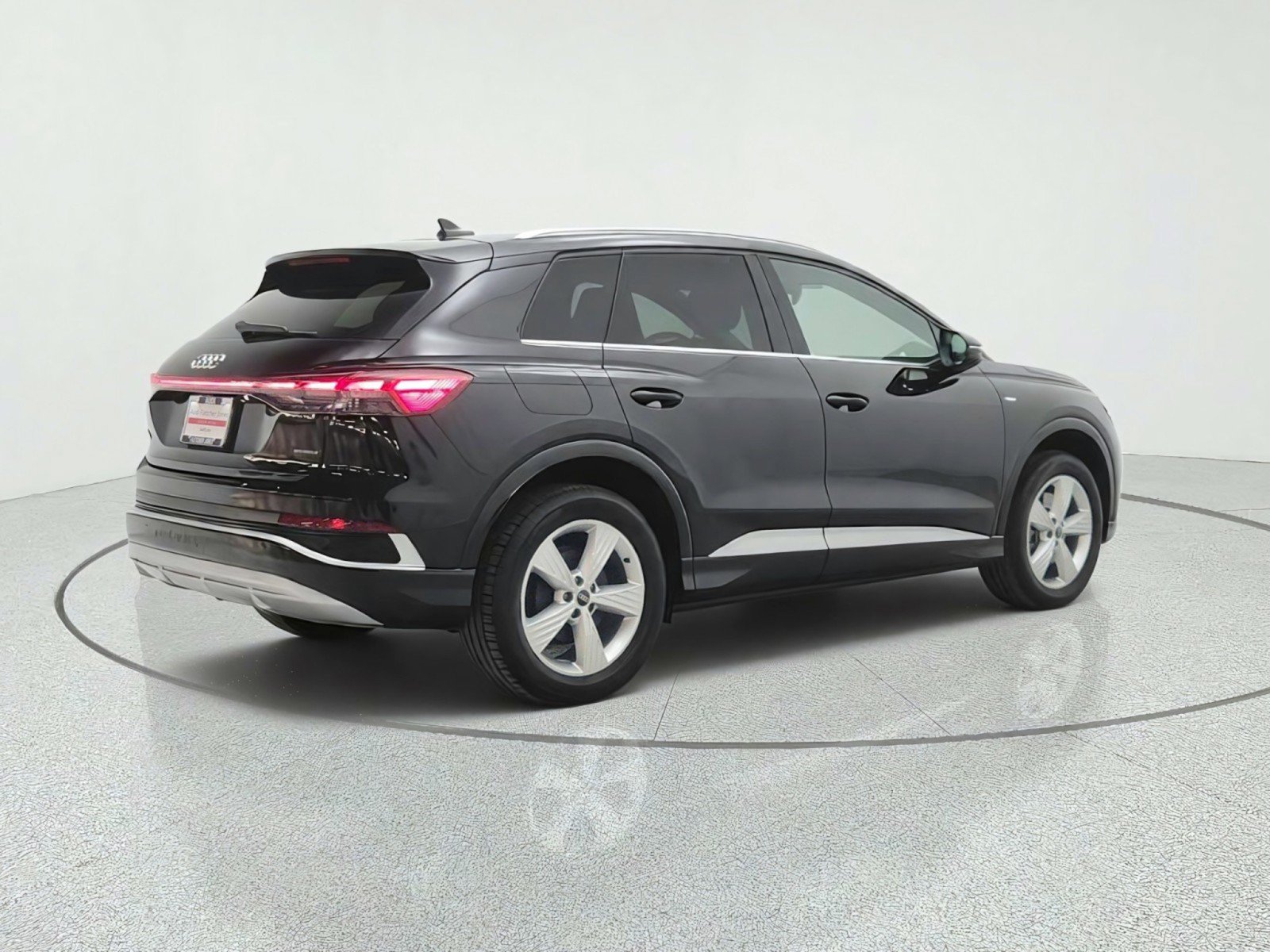 Used 2024 Audi Q4 e-tron Premium AWD/4WD image 5