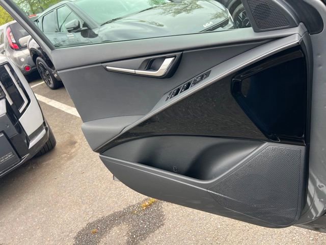 Used 2024 Kia Niro EX FWD image 19