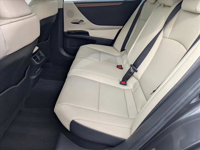 Used 2025 Lexus ES 300h w/ Premium Package image 17