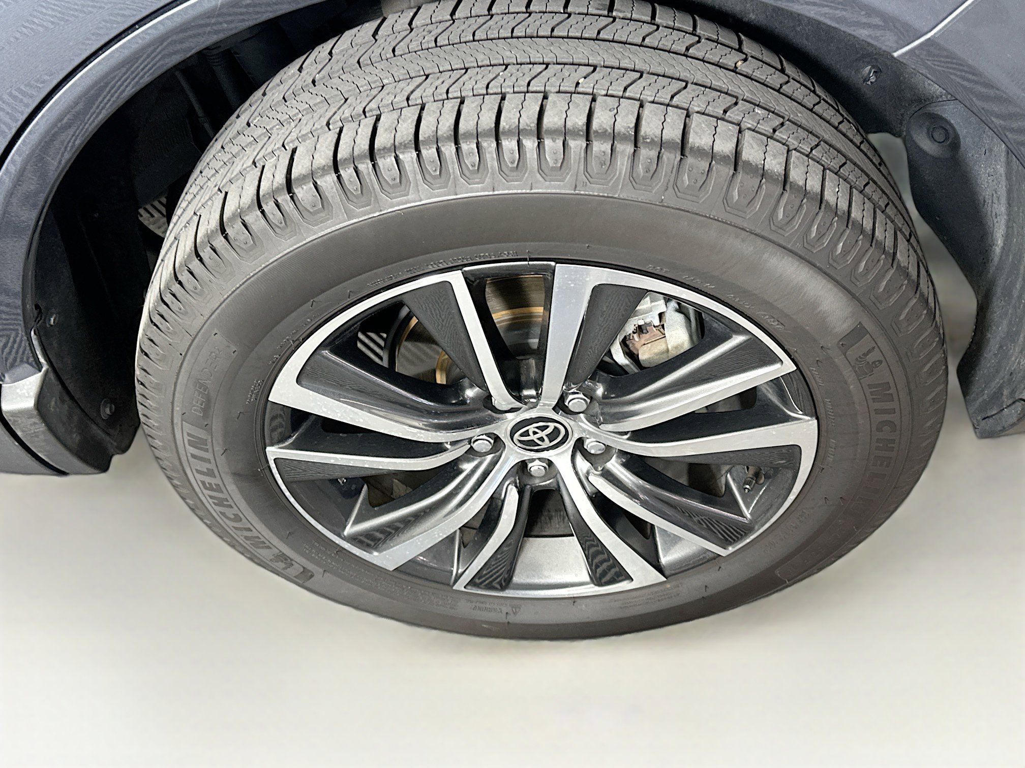 Used 2021 Toyota Venza LE w/ Carpet Mat Package (TMS) AWD/4WD image 11