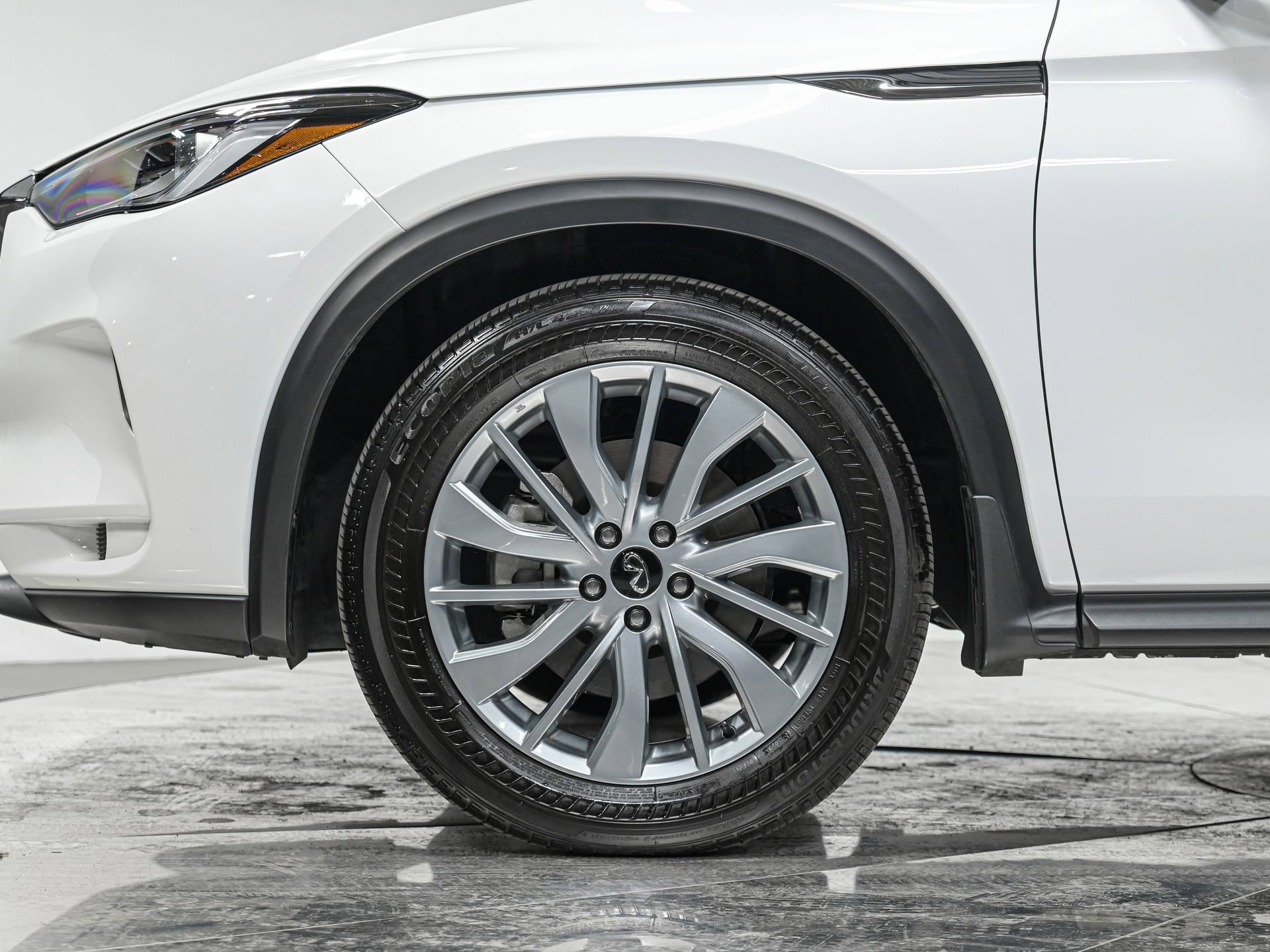 Used 2025 INFINITI QX50 Pure image 3