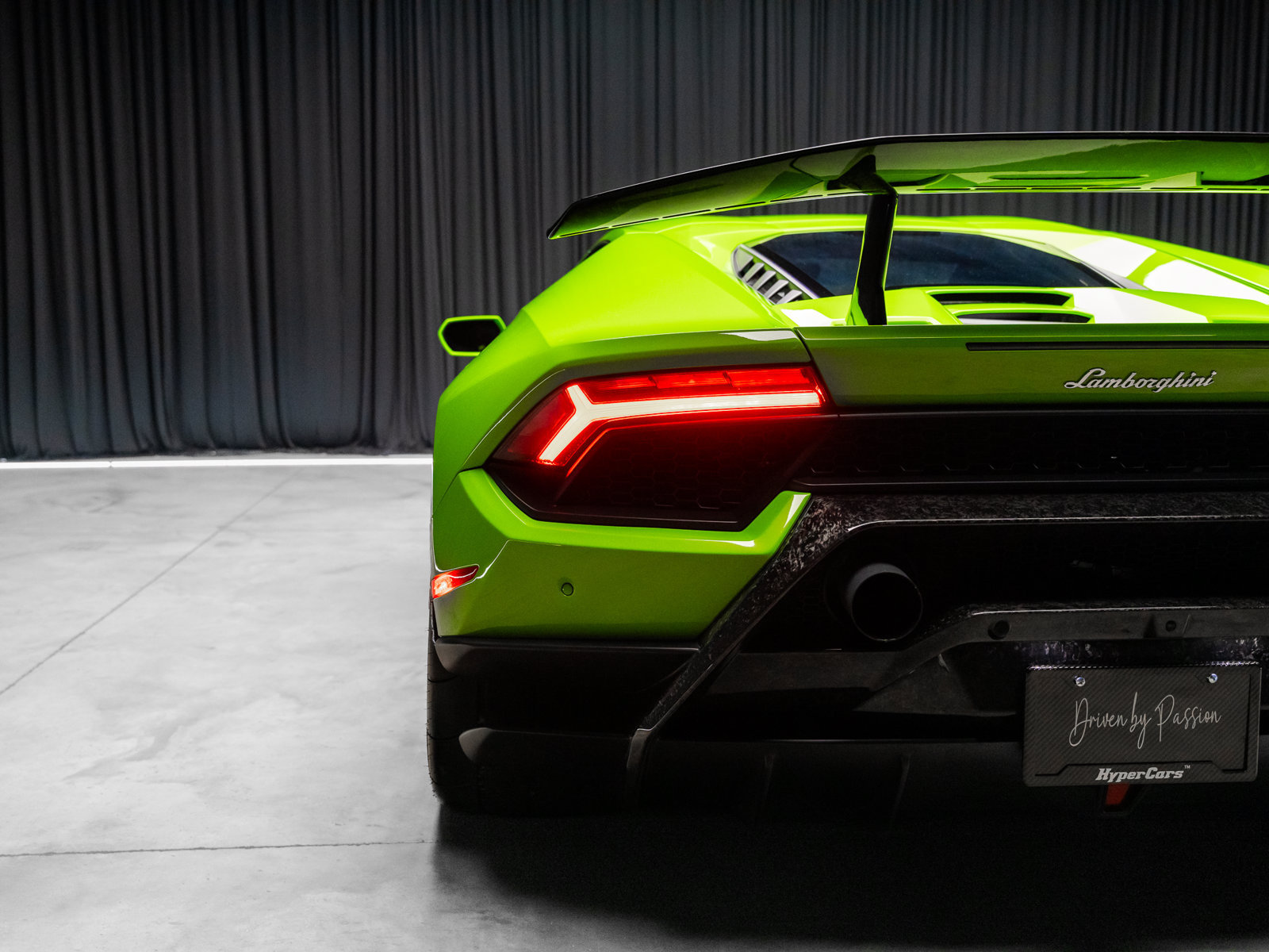 Used 2018 Lamborghini Huracan Performante AWD/4WD image 44