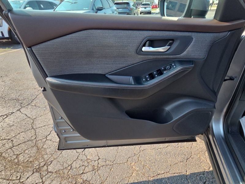 Used 2021 Nissan Rogue SV AWD/4WD image 21