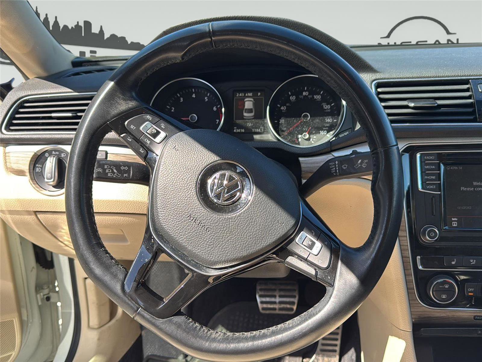 Used 2018 Volkswagen Passat 2.0T SEL Premium FWD image 10